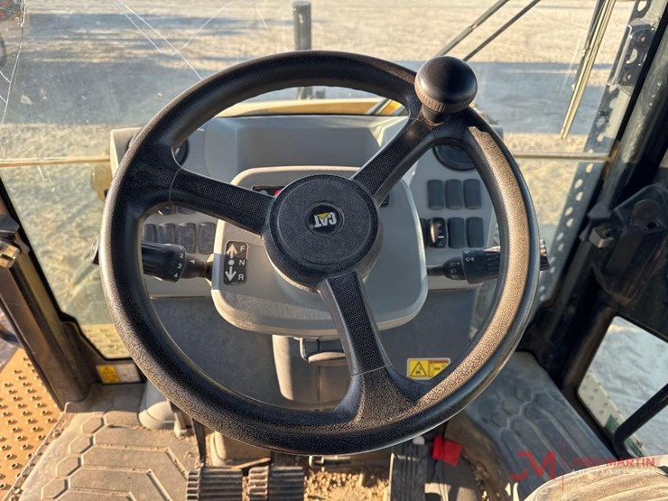 2019-caterpillar-420f2-image-21