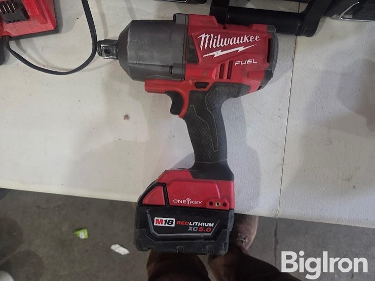 milwaukee-3/4"-square-ring-impact-wrench-image-5