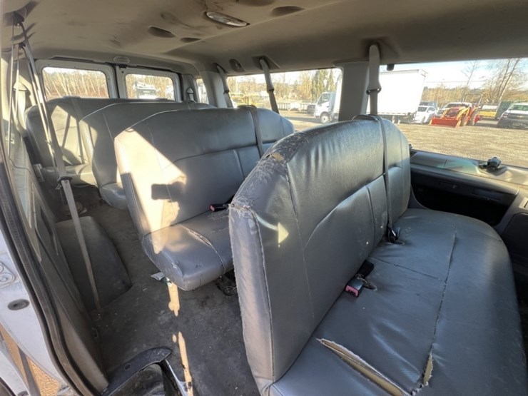 2011-ford-e350-image-23