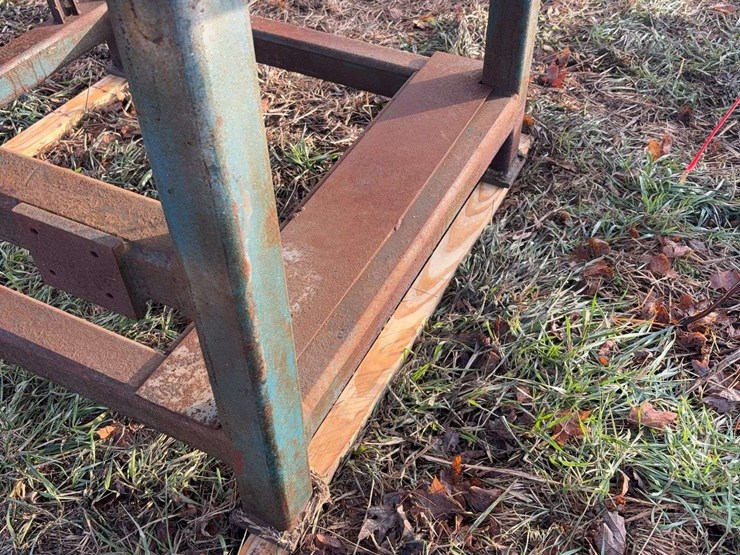 46"x46"-welding-table-36"t-with-vise-and-bench-grinder-image-4