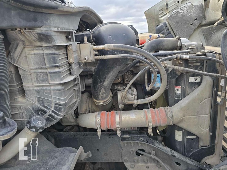 2018-freightliner-cascadia-113-image-10