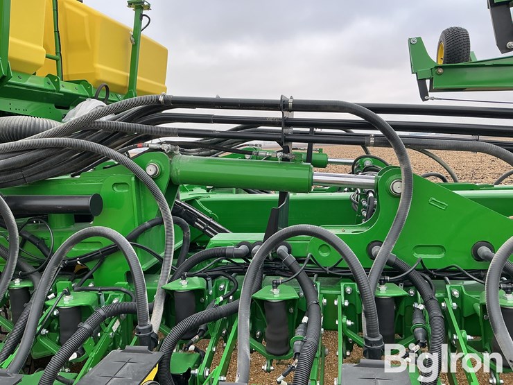 2025-john-deere-db60-image-18