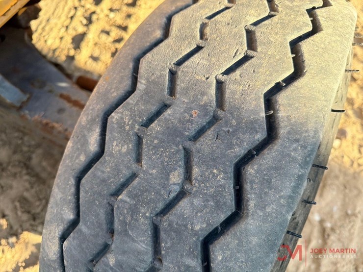 new-holland-555e-image-6