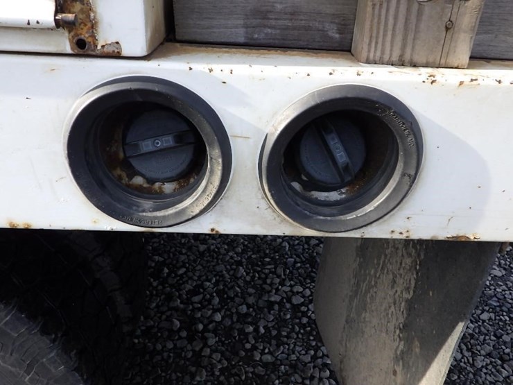 2005-chevrolet-3500-image-29