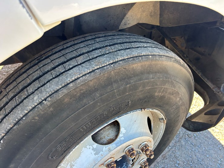 1995-international-8200-image-16