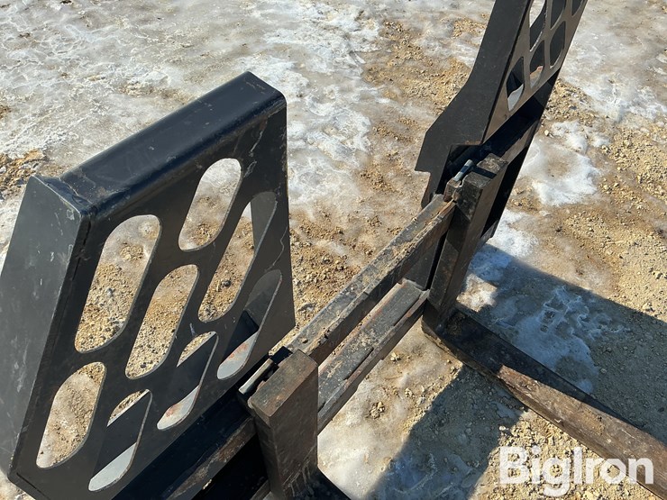 2015-melecio-4'-skid-loader-mount-pallet-forks-image-10