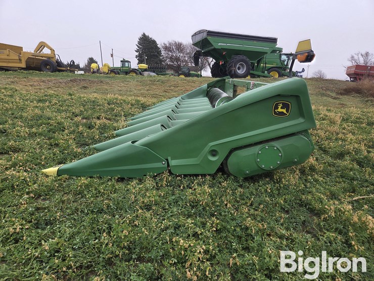 2022-john-deere-c8r-image-8