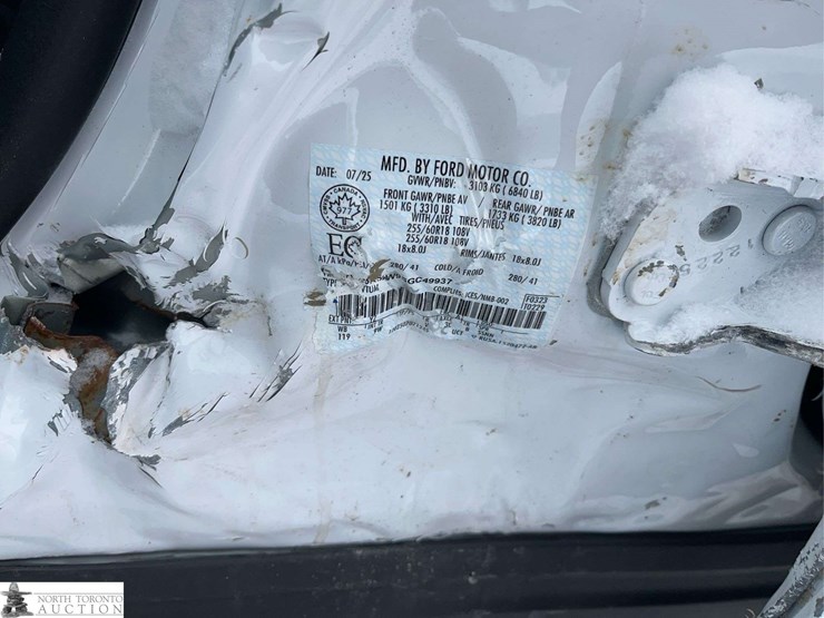 2025-ford-explorer-image-24