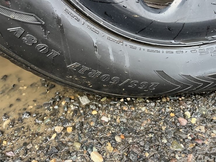 2011-chevrolet-tahoe-image-18