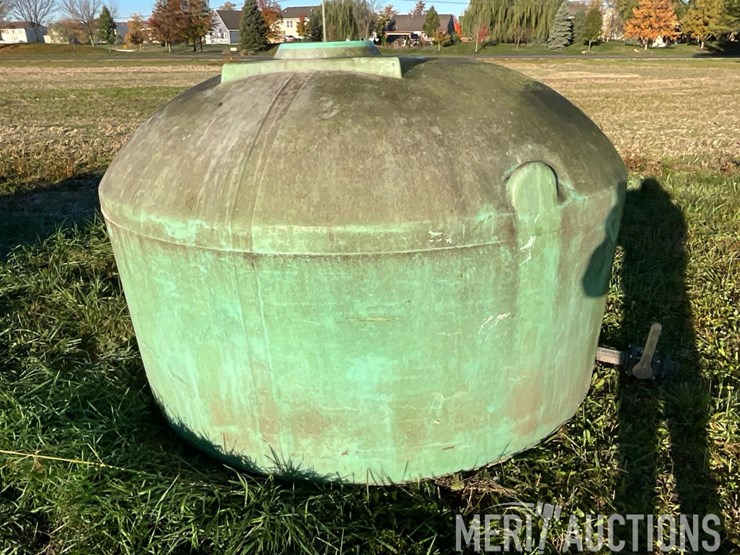 green-1100-gallon-poly-tank-image-6