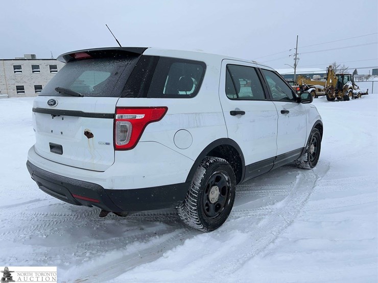 2015-ford-explorer-image-4