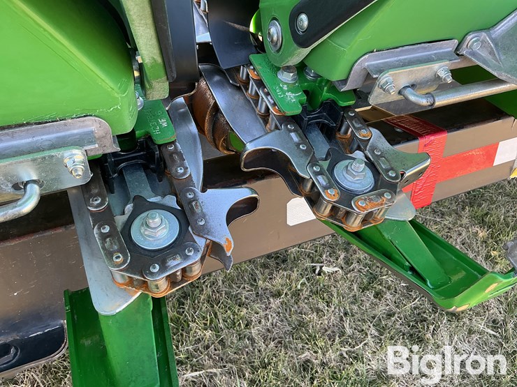 2024-john-deere-c12f-image-13