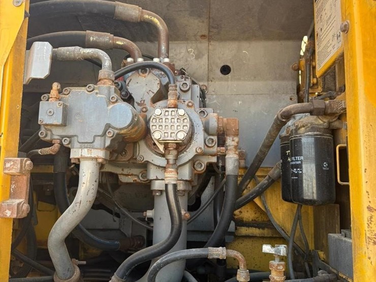 2015-deere-470g-lc-image-36