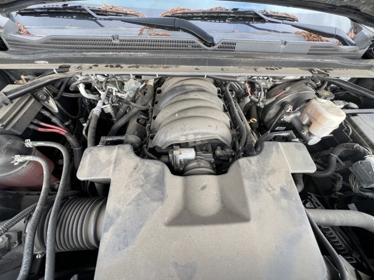 2016-chevrolet-suburban-image-13