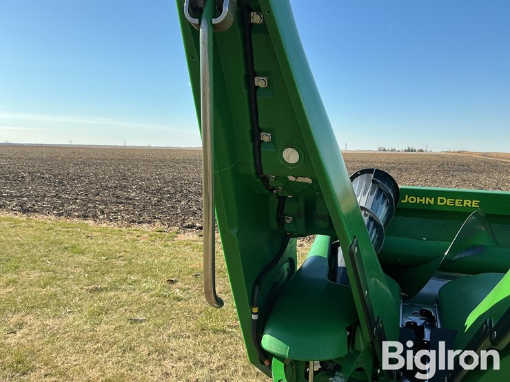 2024-john-deere-c12f-image-19