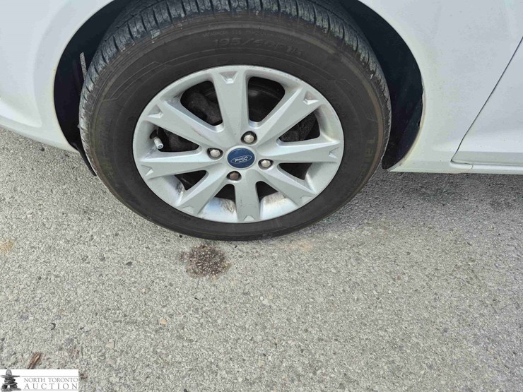 non-operable-2013-ford-fiesta-se-image-9