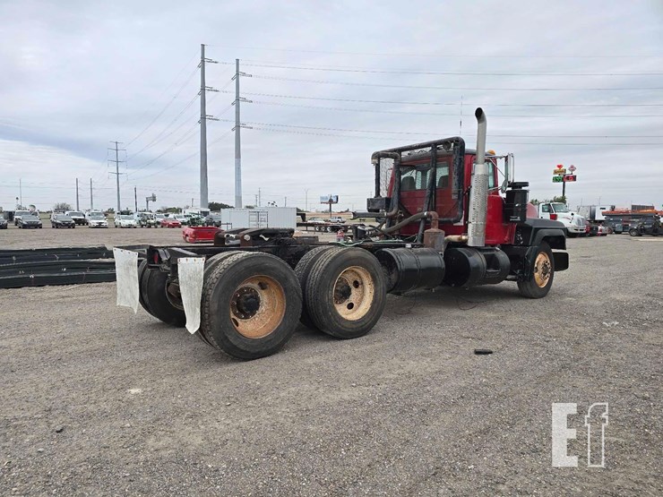 2003-mack-rd688s-image-3