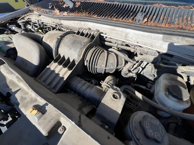 2011-ford-e350-image-12