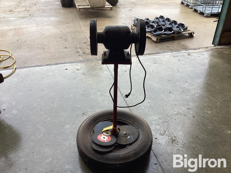 central-machinery-bench-grinder-image-6