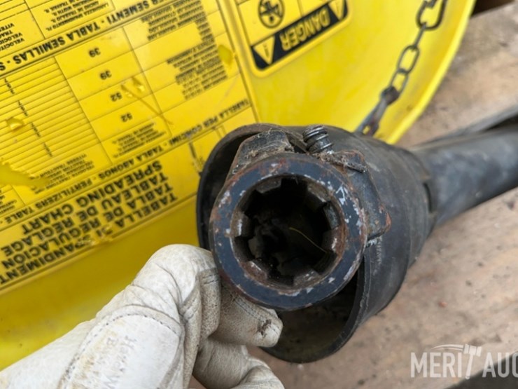 king-kutter-400-3pt.-spreader-image-6