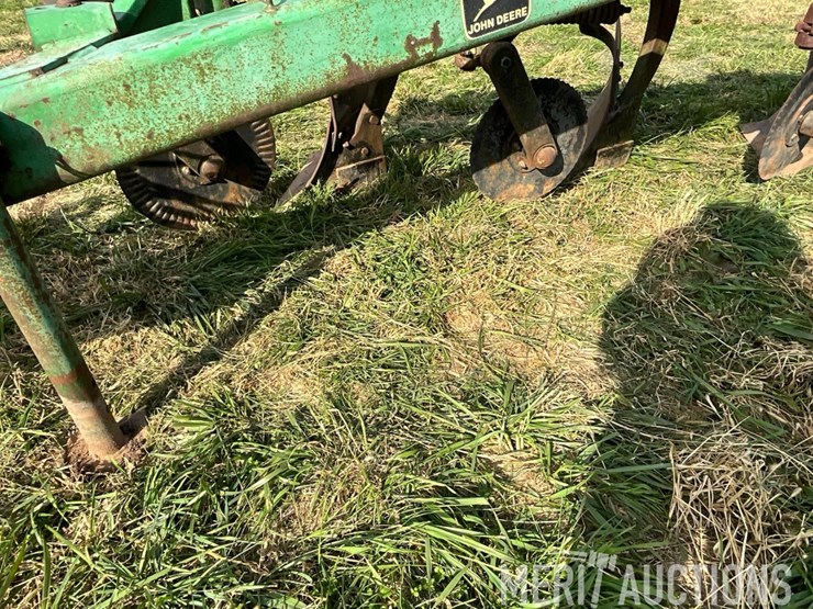 john-deere-2810-image-16