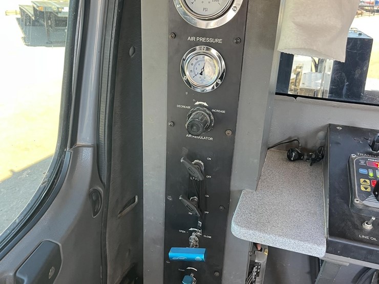 2015-freightliner-business-class-m2-106-image-9