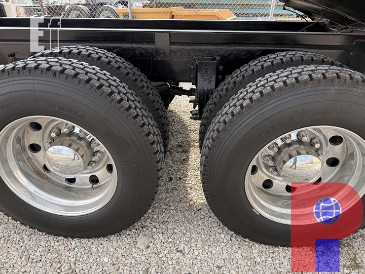 2014-peterbilt-388-image-10