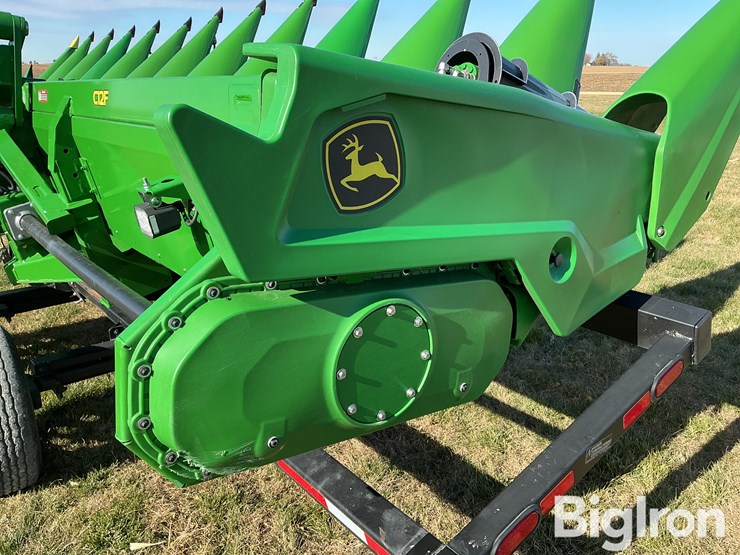 2024-john-deere-c12f-image-10