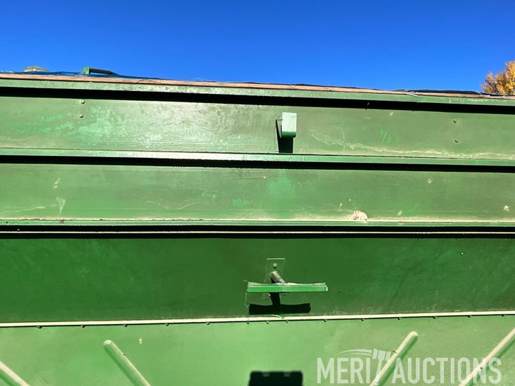 tandem-axle-2-compartment-feed-wagon-image-16