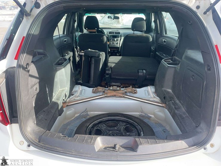 2014-ford-explorer-image-27