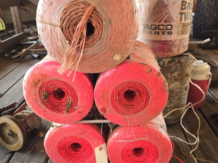 assortment-of-bale-twine-7-rolls-image-1