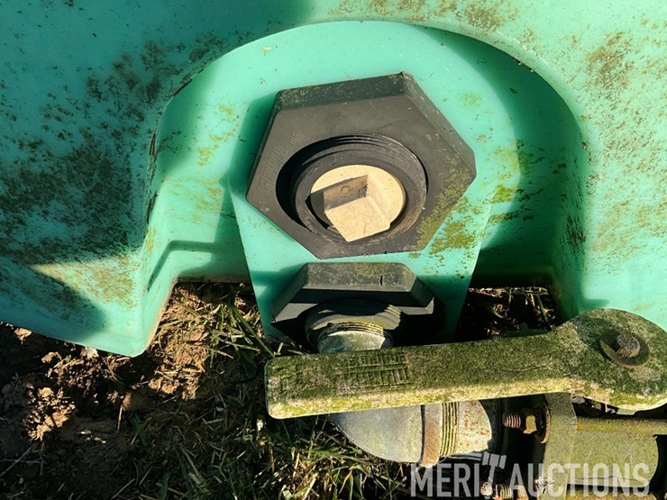 green-1,100-gallon-poly-tank-image-9