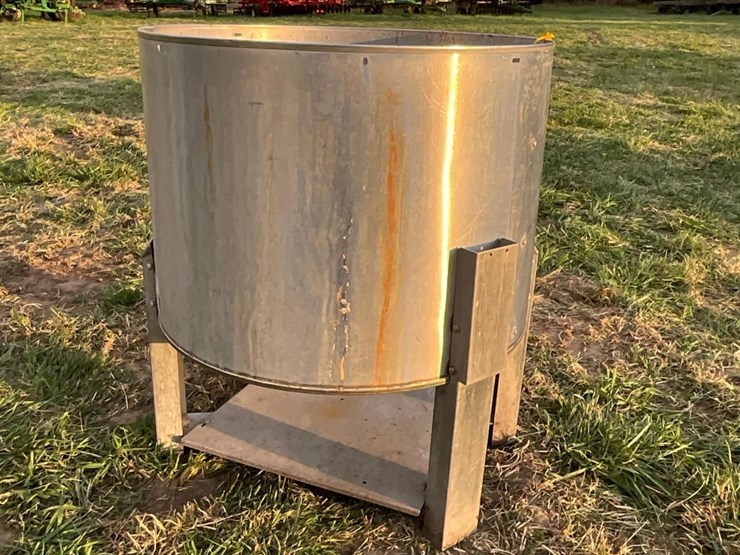 gustafson-stainless-steel-tank-on-stand-image-1