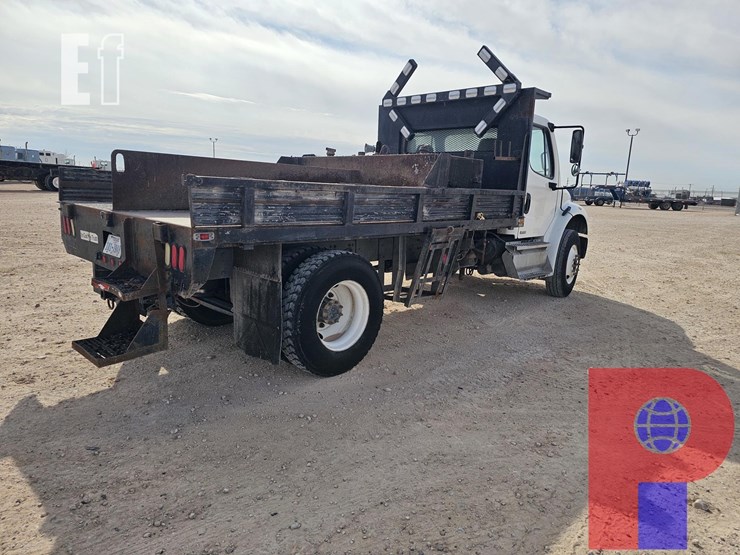 2011-freightliner-m2-106-image-3