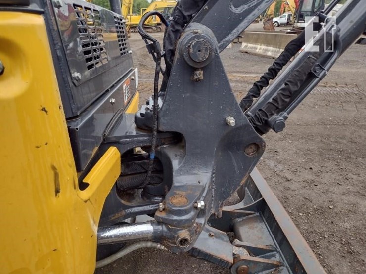 2022-deere-26g-image-23