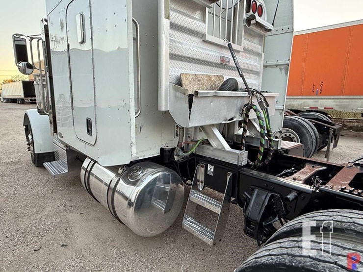 2007-peterbilt-379-image-7