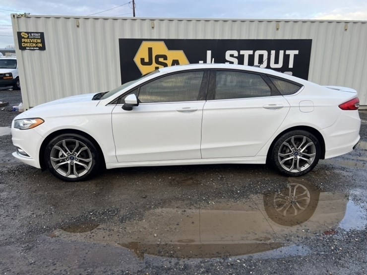 2017-ford-fusion-se-awd-sedan-image-7