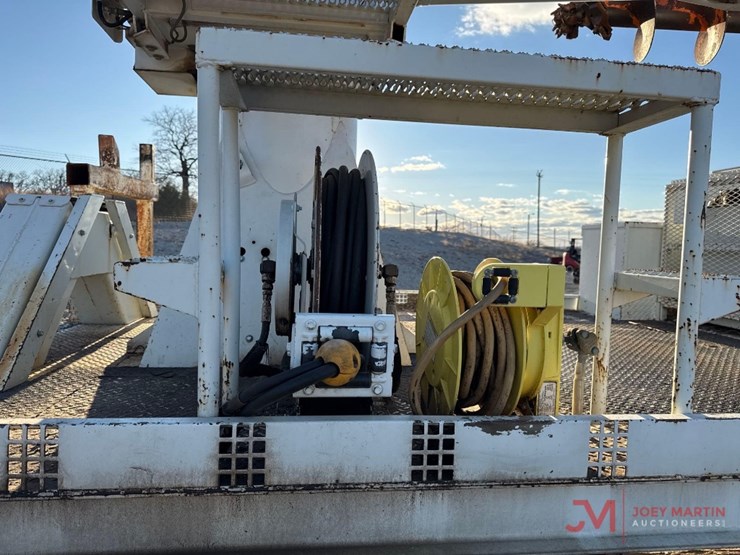 2005-international-durastar-4300-image-19