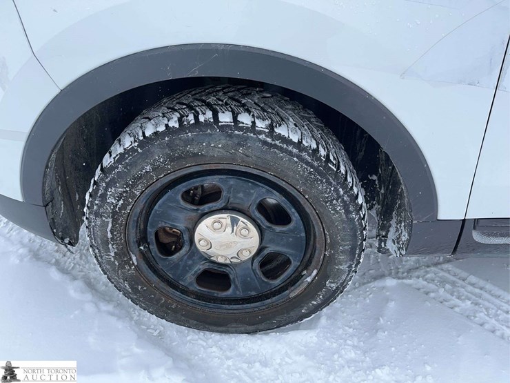 2015-ford-explorer-image-12