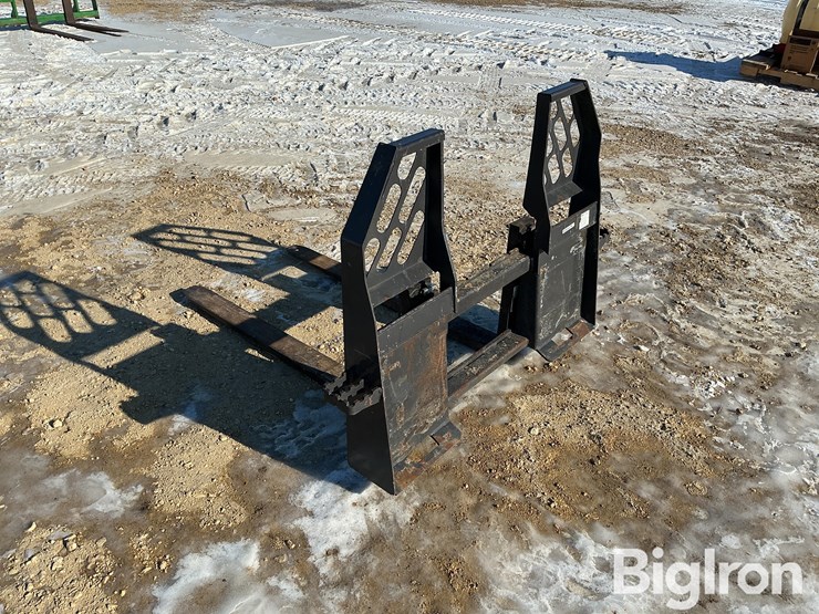 2015-melecio-4'-skid-loader-mount-pallet-forks-image-7