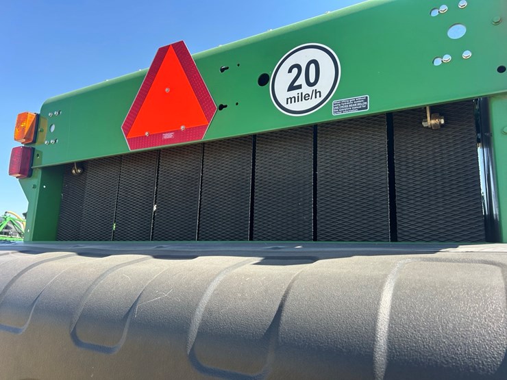 2024-john-deere-561m-image-6