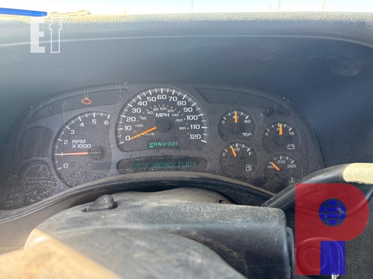 2004-chevrolet-silverado-2500hd-image-8