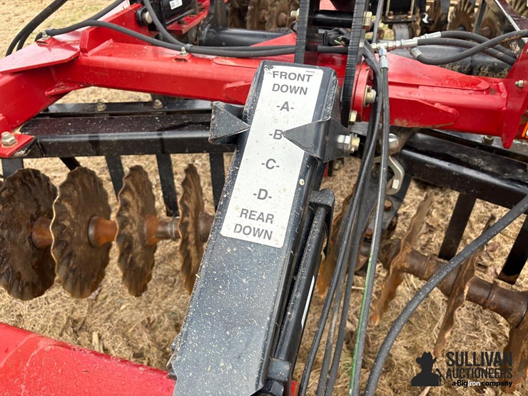 2012-case-ih-330-image-19