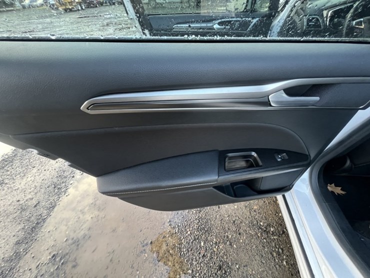 2017-ford-fusion-se-awd-sedan-image-21