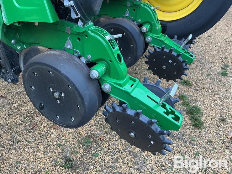 2025-john-deere-1775nt-image-16