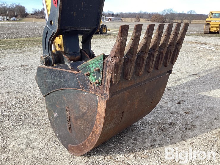 2019-komatsu-pc240-lc-11-image-17