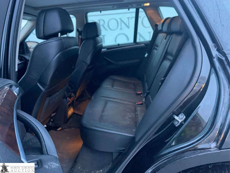 2010-bmw-x5-image-28