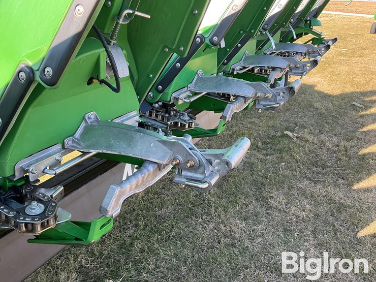 2024-john-deere-c12f-image-14