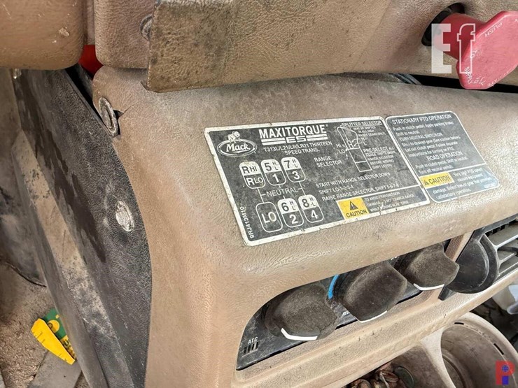 2007-mack-granite-cv713-image-19