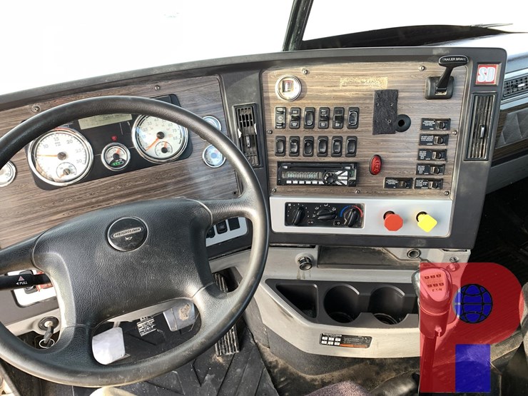 2020-freightliner-coronado-122-sd-image-10